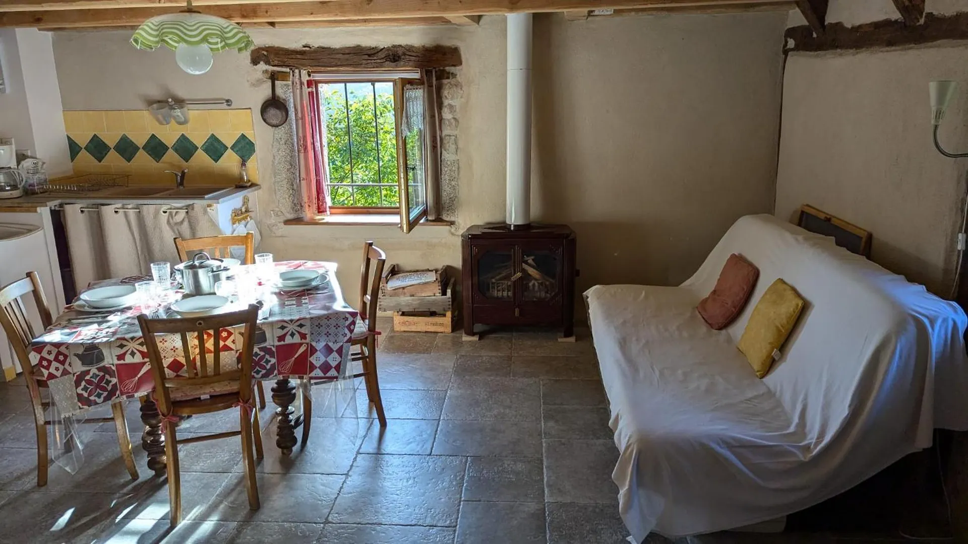 Entire Gite In Espeyrac 'Le Clapadou' 0*,  Francie